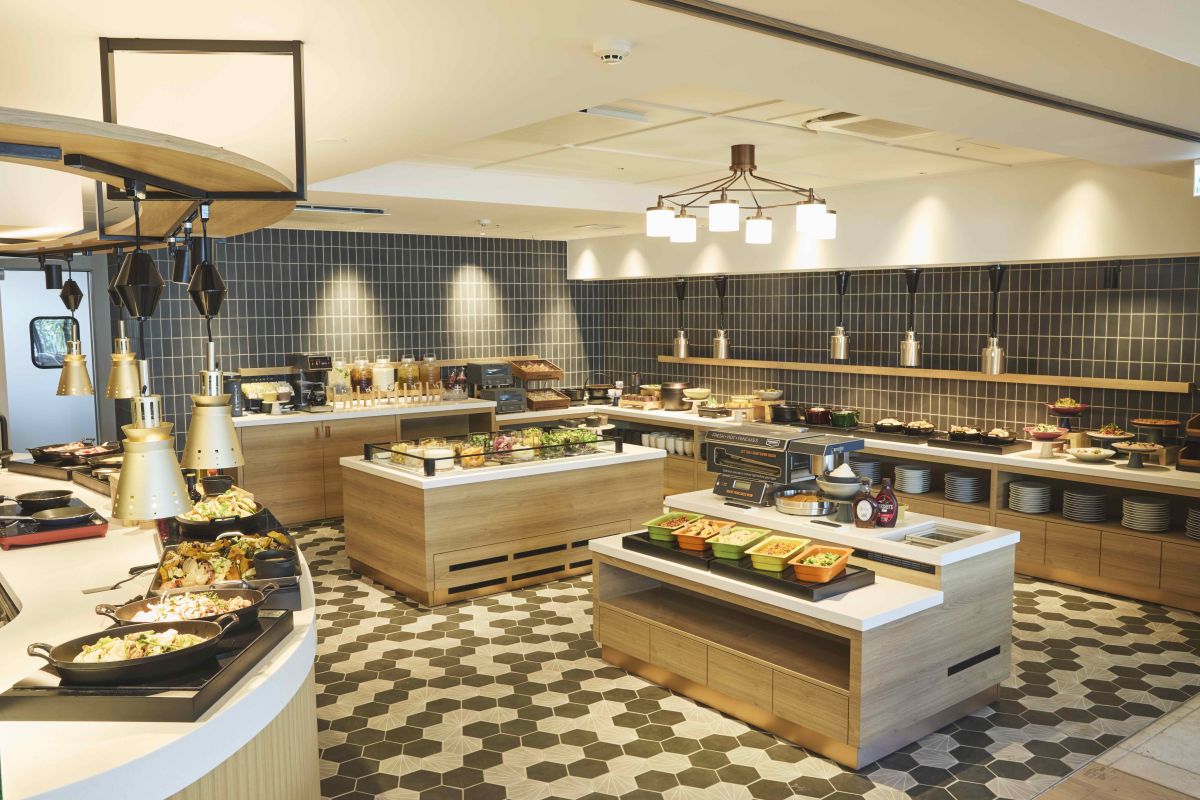 「朝食ビュッフェ」大人2800円、子供（7〜12歳）1600円、6歳以下無料／&copy;︎Premium hotel MONday 舞浜ビューⅠ