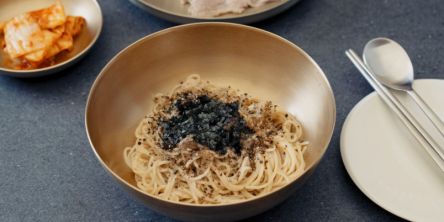 【韓国現地レポ】『白と黒のスプーン』出演！「ミョンソウル」の生エゴマ油麺を実食