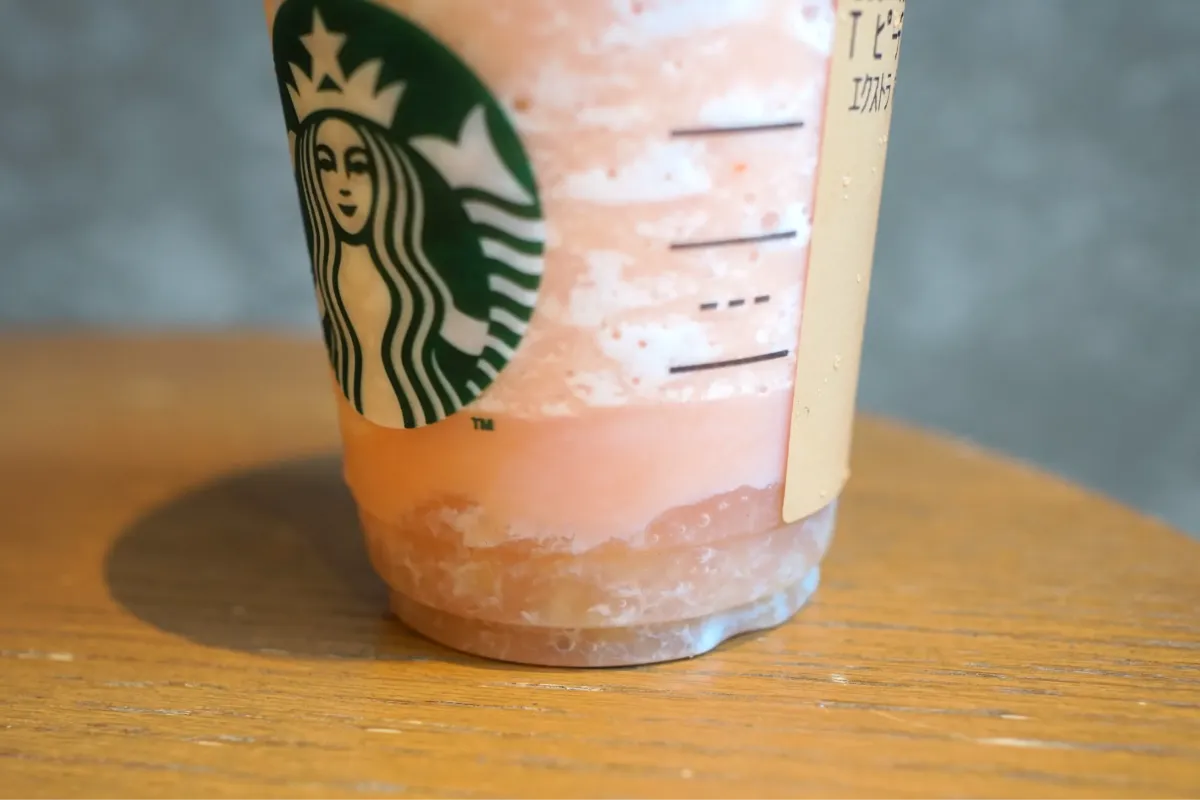 「ピーチ & ピーチミルク フラペチーノ®」カップの底