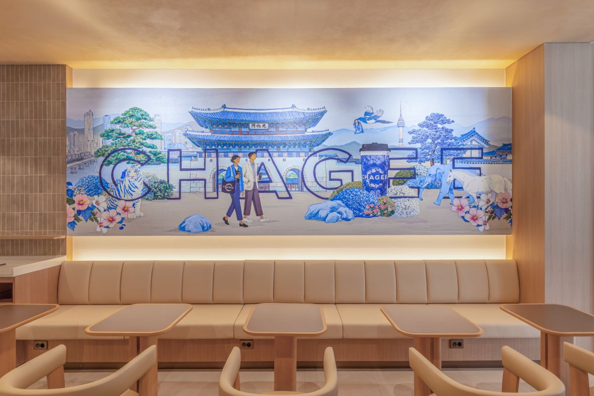 ジェニス・チェさんの壁画には、CHAGEEの世界観と韓国らしいモチーフが描かれている