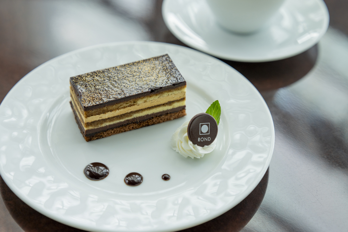 「ケーキセット（クラシックなガトーオペラ＋コーヒーまたは紅茶）」1600円