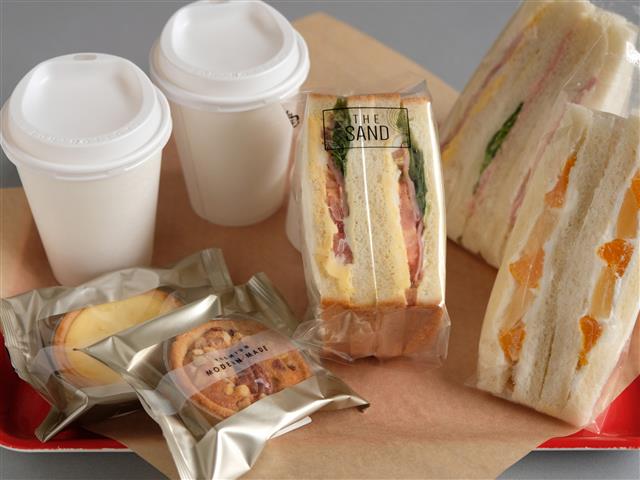 「サンドイッチ」各種550円～、「ケーキ」各種700円～、「コーヒー」「紅茶」520円～