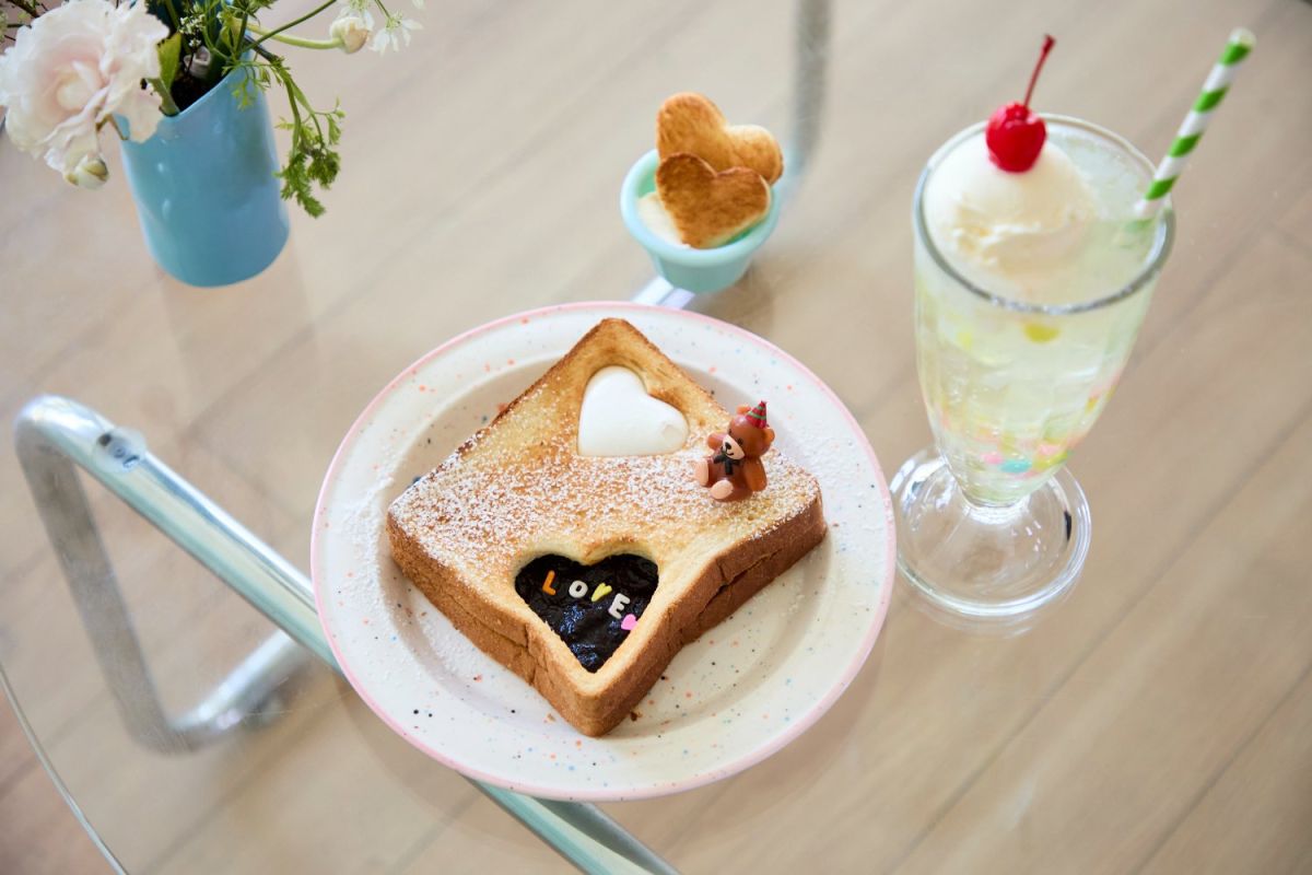 クリームチーズ&times;ブルーベリーのトースト「元カレトースト」W1万