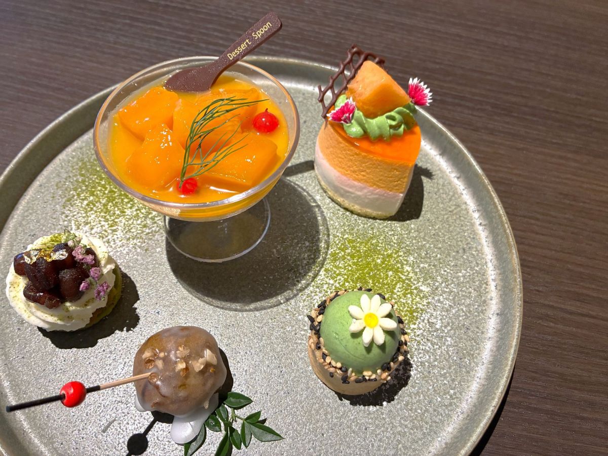 赤肉メロンのムース、ティラミス抹茶どら焼き、柚子香る抹茶ムースタルト、抹茶もちドーナッツ、フレッシュマンゴープリン