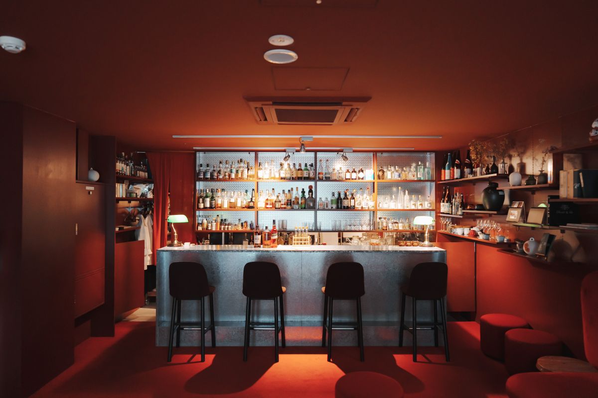 日本橋兜町のホテルK5のバー「AKAI BAR」