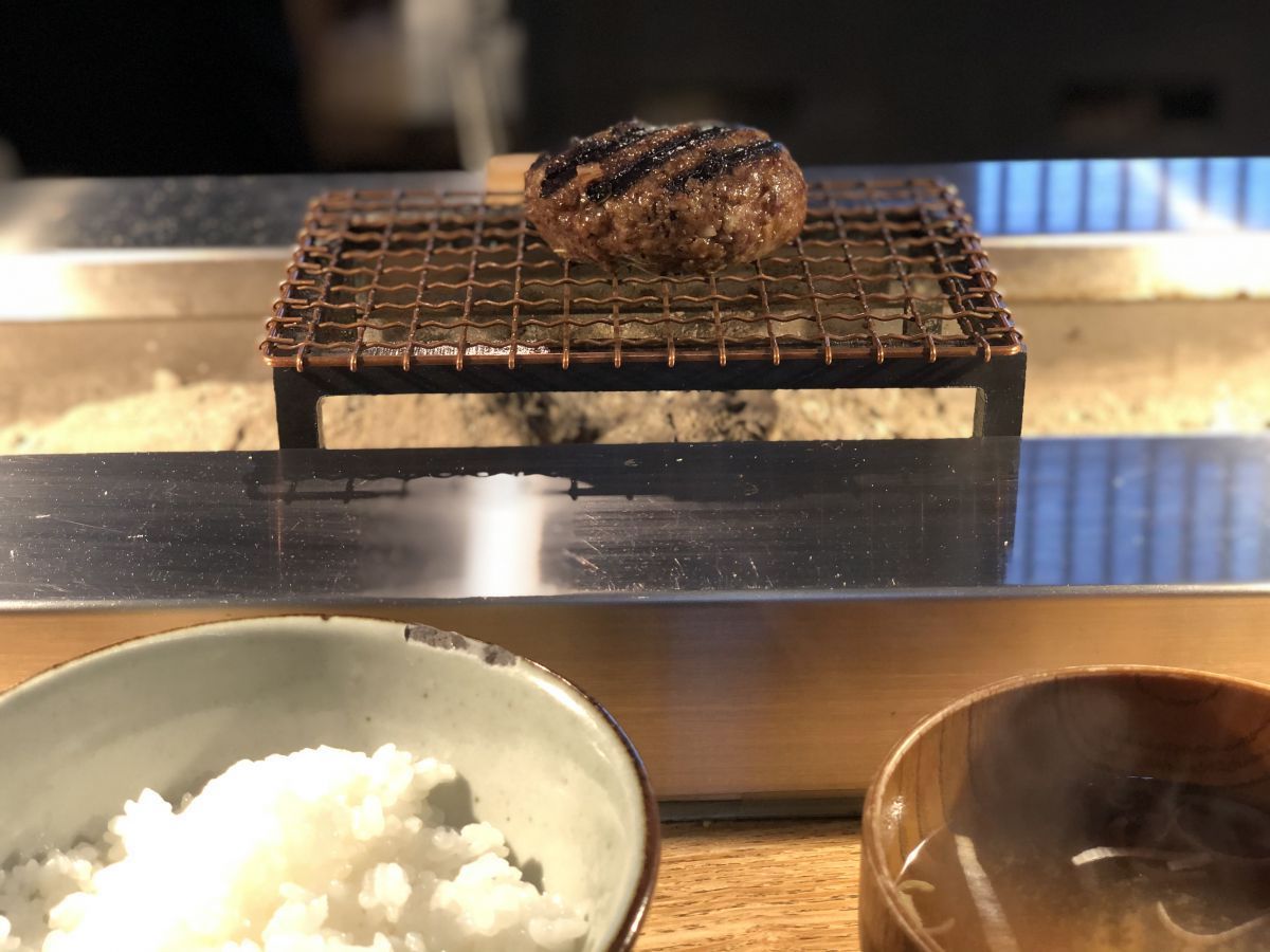 「挽肉と米定食」