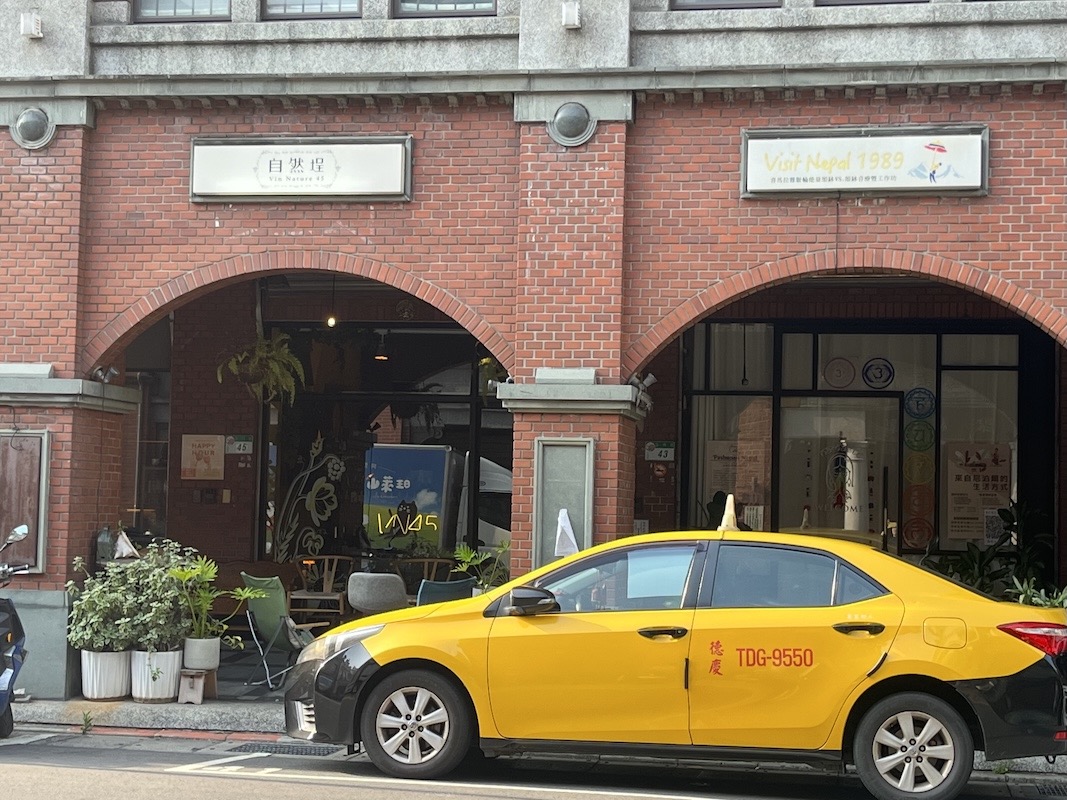 歴史ある建物を生かした店が並ぶ「迪化街」