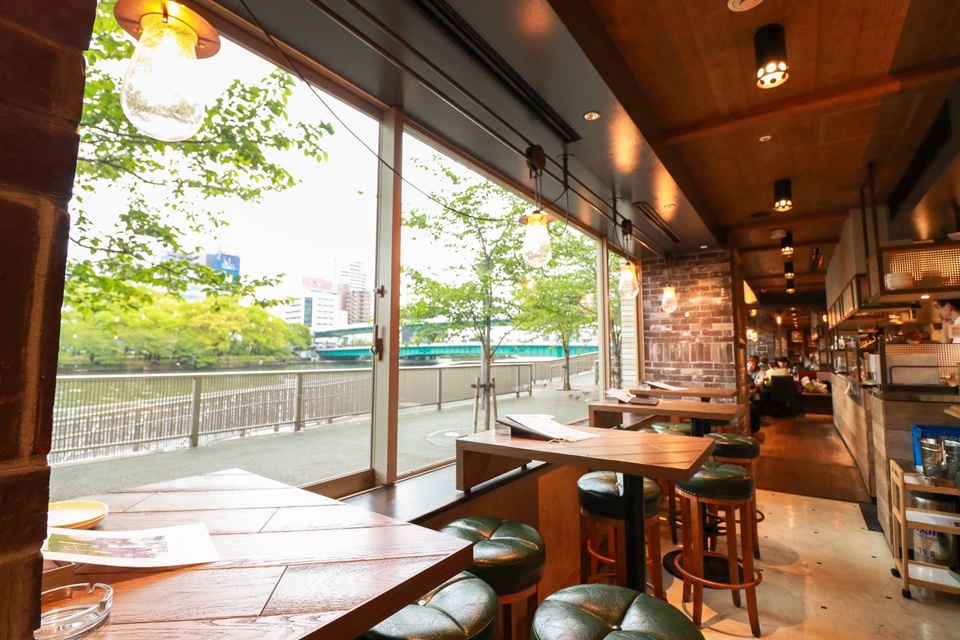 「天満橋 リバーカフェ」店内