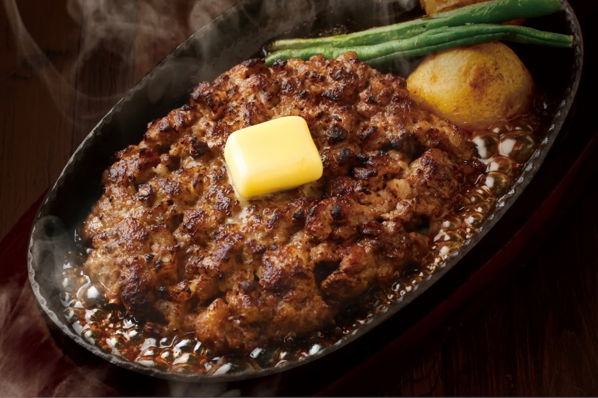 「粗挽きハンバーグステーキ定食」1089円（ご飯とお味噌汁付き。大盛り無料）