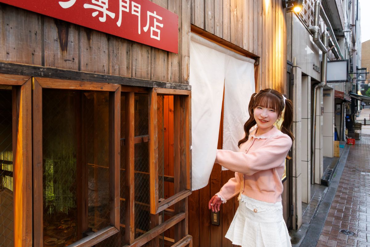 白い暖簾をくぐって、いざ入店！