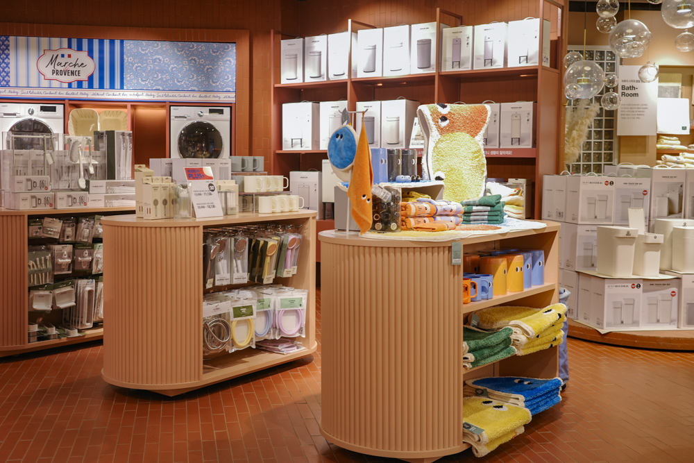 高速ターミナル駅からアクセス可能。近くには新世界百貨店やゴー・トゥ・モールも