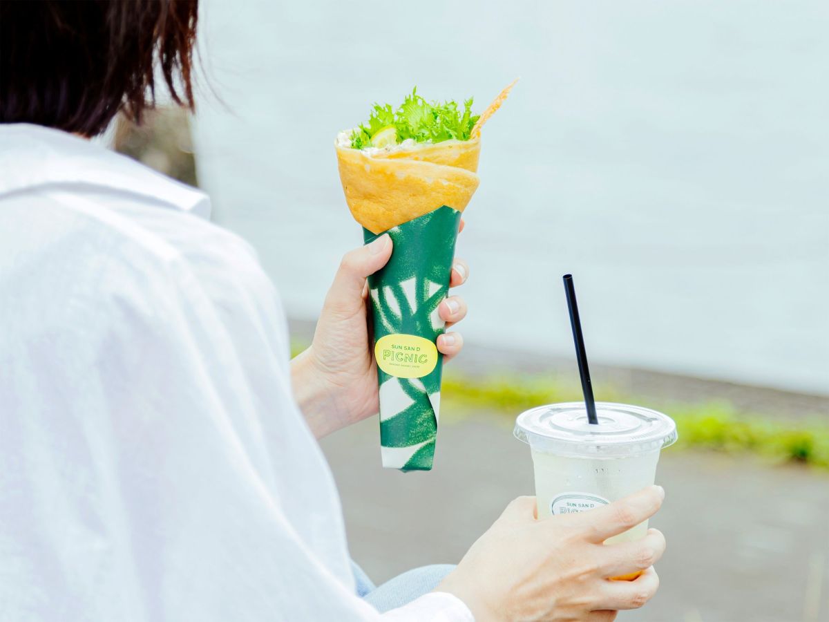 箱根の森クレープ～生ハムとモッツァレラのサラダ～ 1,400円(税込)芦ノ湖産サクラマスとディルクリーム 1,500円(税込)