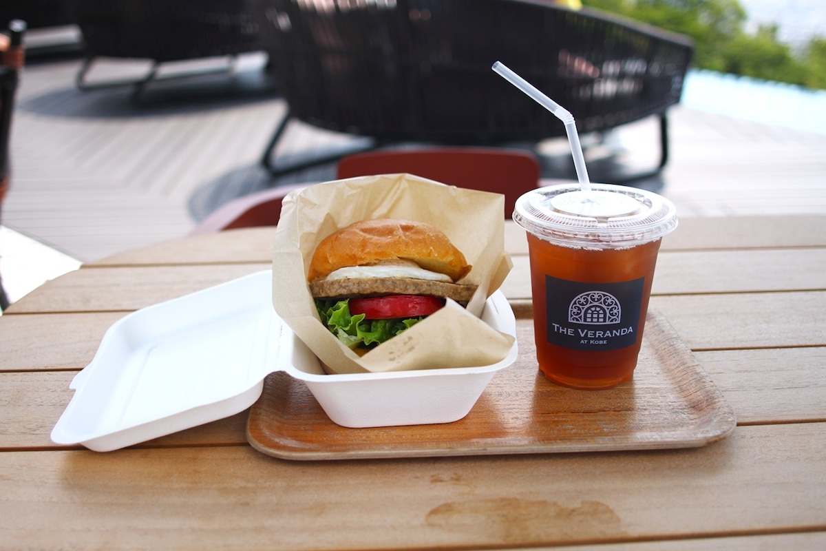 ハンバーガーとドリンク