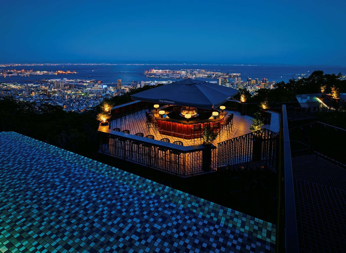 夜は神戸の夜景が一望できる／写真提供：神戸布引ハーブ園／ロープウェイ