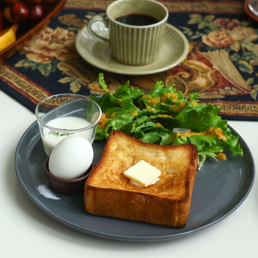 トーストは地元にあるベーカリーのパンを使用（ ※ドリンク代にプラス400円）