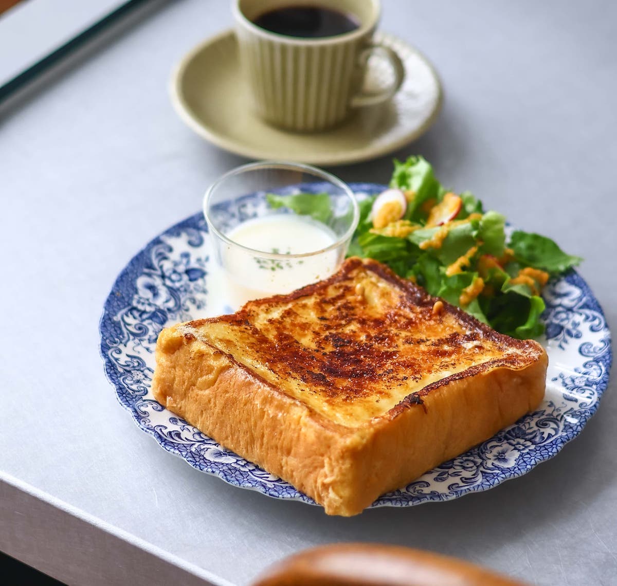「ブリュレフレンチトースト」は1日15名限定での提供。厚みも程よく朝食にもぜひ