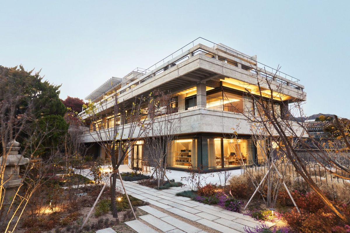 「OSULLOC TEA HOUSE 北村店」の外観／提供：OSULLOC