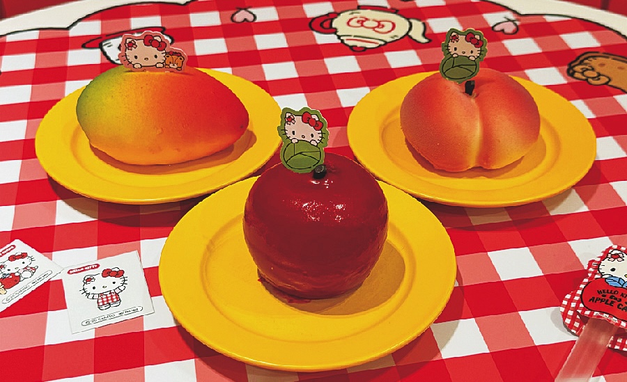 「ハローキティムースケーキ」各W1万2000