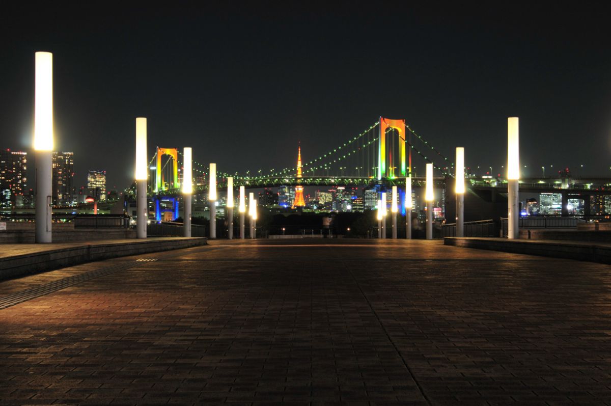 「東京都立シンボルプロムナード公園」