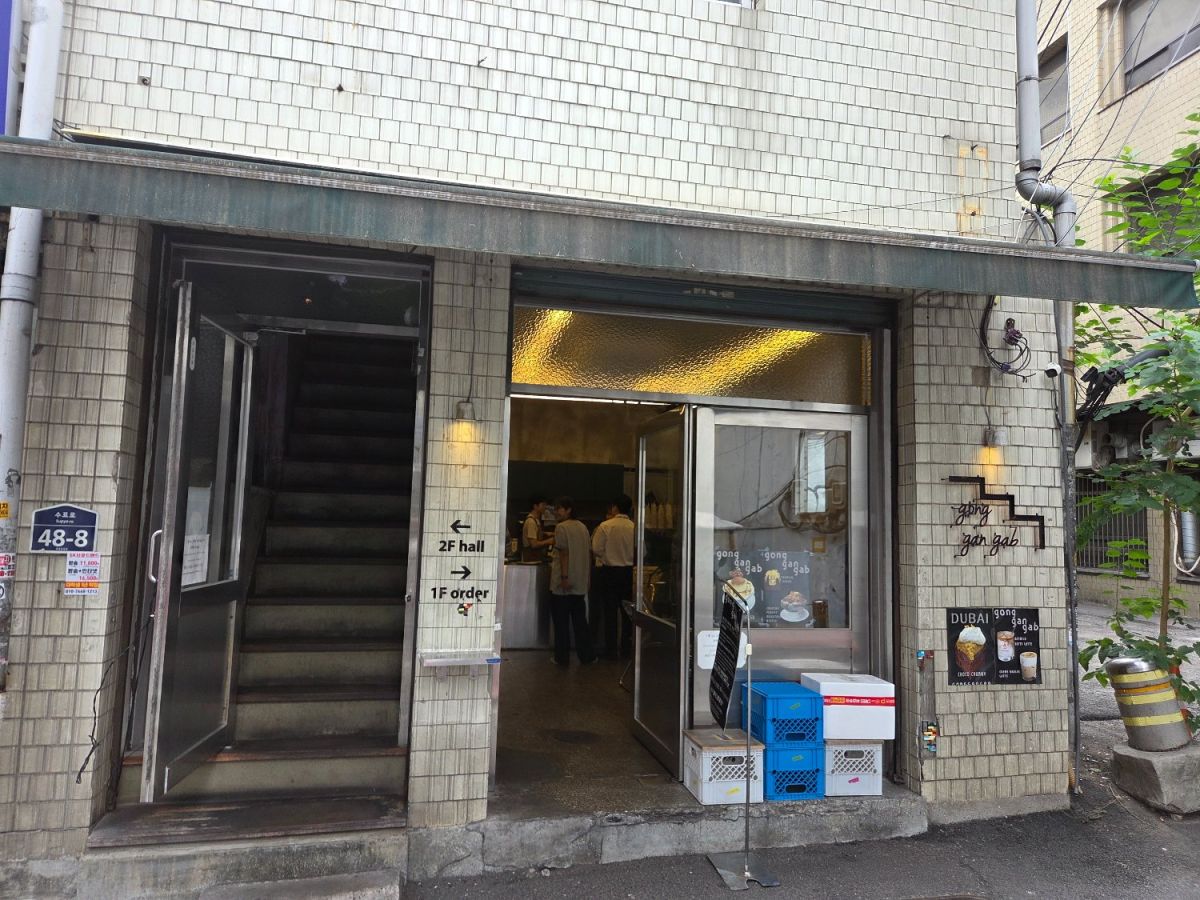 1階がオーダースペース、2階がイートインスペース／提供：コンガンガッ
