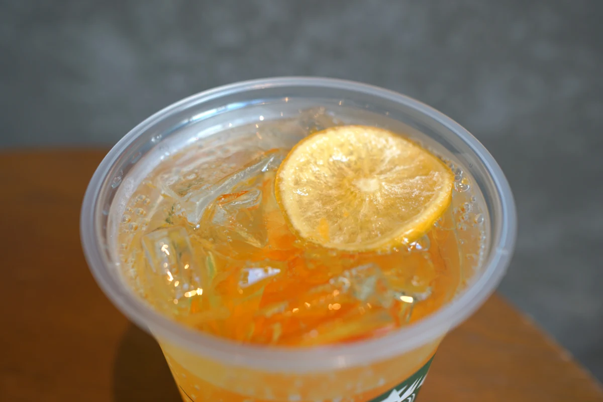 「チラックス ソーダ オレンジ ＆ マンゴー」トップ