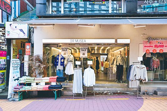店頭にもアイテムがたくさん並ぶ