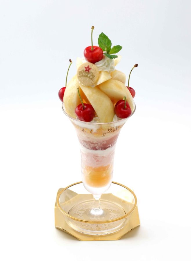 「プリンセスパフェ さくらんぼ＆桃」5500円 ※6月上旬から７月上旬ころまで販売予定