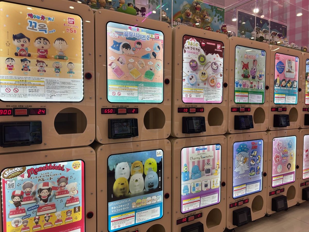 カード端末の周辺に記載された価格をチェック