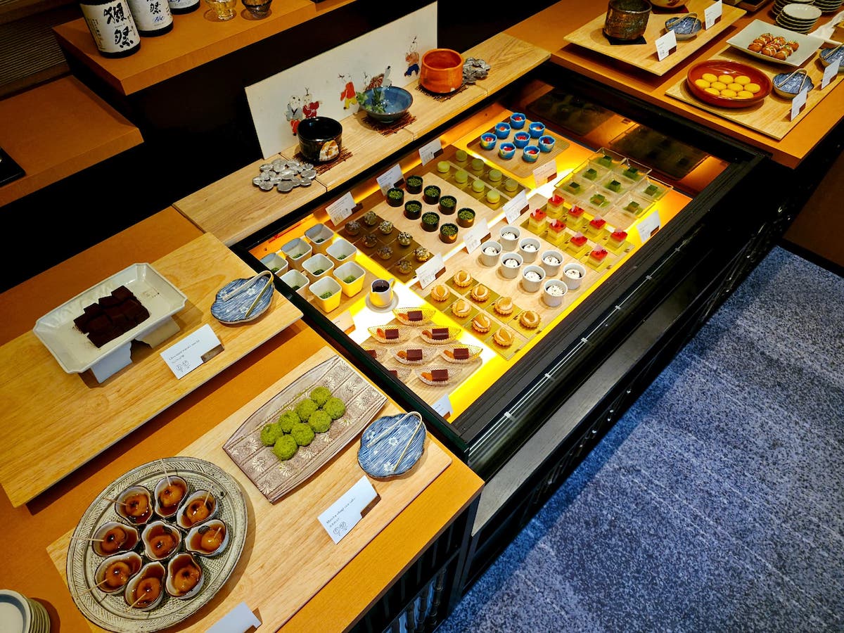 「彩り膳＆和スイーツブッフェ」 ランチタイム(90分)1人9000円、ディナータイム ワンドリンク付き（120分）1人1万1500円