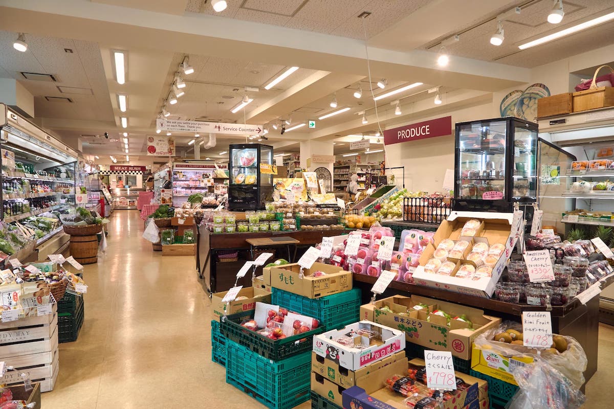 「日進ワールドデリカテッセン」の3階店内
