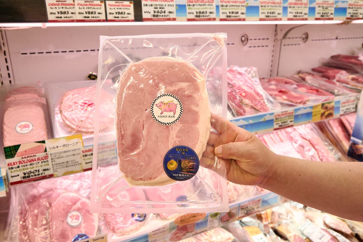 日進ハム製の「ホワイトハム スライス」505円（100g）