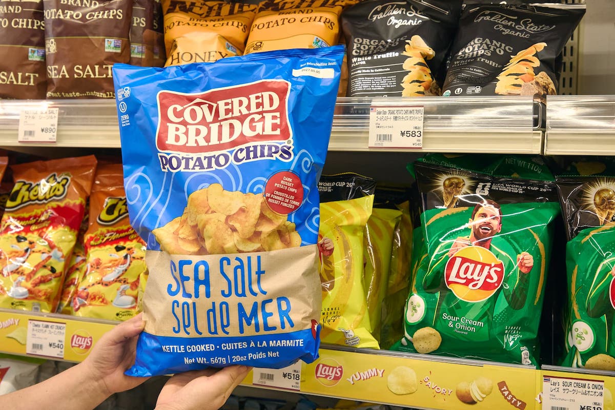 カナダ発・COVERED BRIDGE（カバードブリッジ）の「Sea Salt Potato Chips（シーソルト ポテト チップス）」1598円（567g）