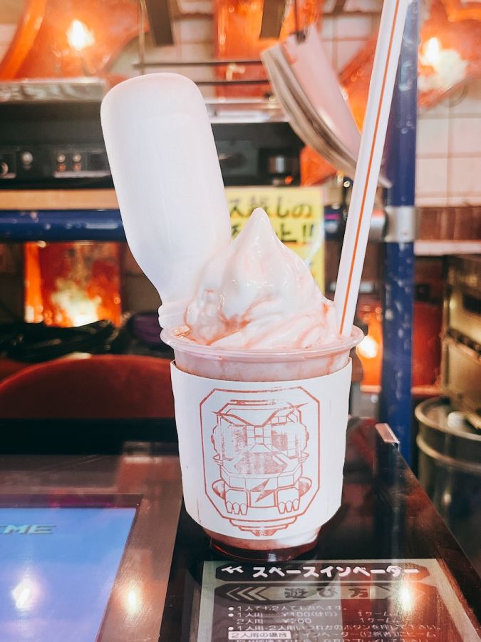 ドライブイン電電 いちご牛乳シェイク