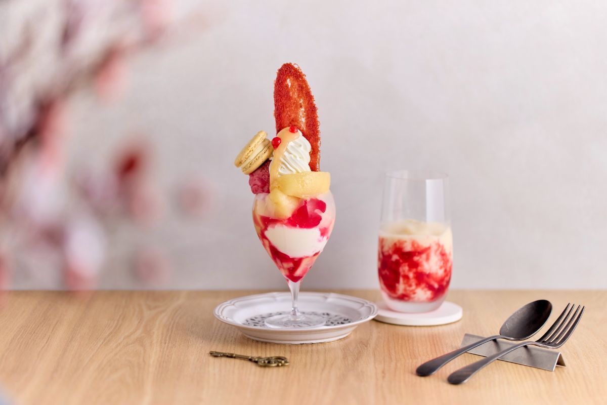 「桃etc&hellip;」単品1700円 ドリンクセット2200円（フラッペ） ※セットドリンクはコーヒー、紅茶、ルイボスティ、ジュース、フラッペから選べます。提供は8月初旬頃までを予定
