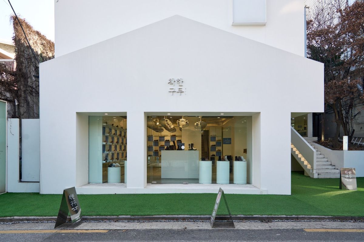 ショッピング通りの近くに位置する店舗