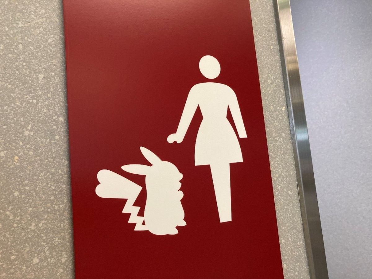 トイレのマークにはピカチュウが