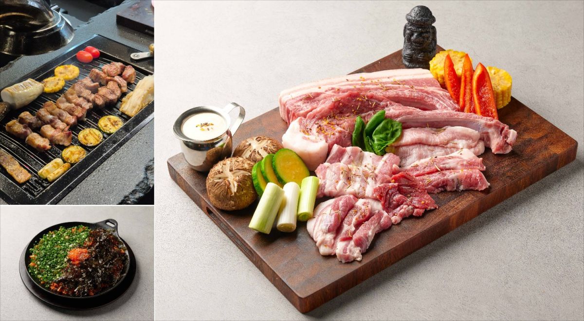 「ブラックBBQ」1人前250g W3万8000（写真右）／カレイの内臓塩漬け炒飯W1万4000（写真左下）