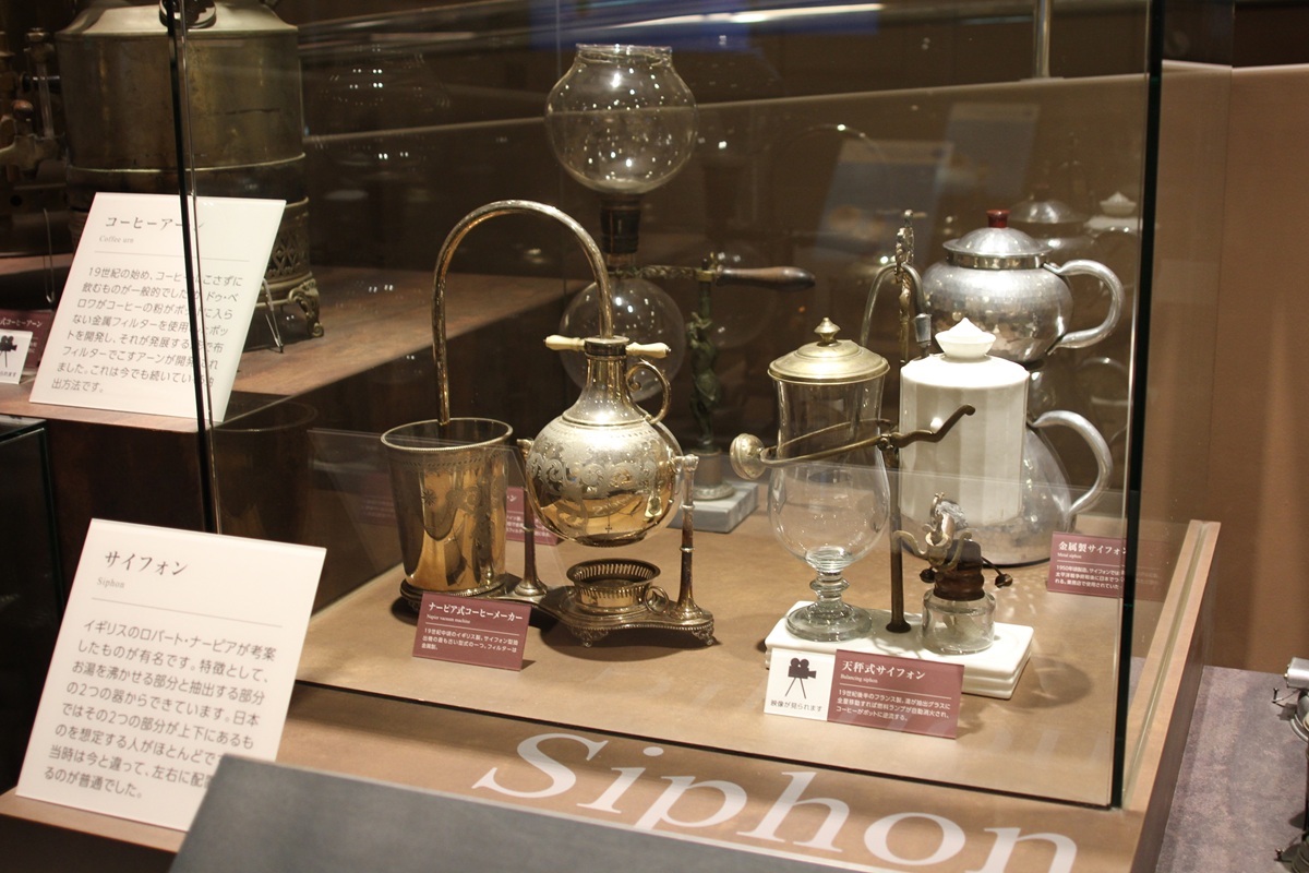展示されている昔の抽出器具はメンテナンス済みで実際に使える