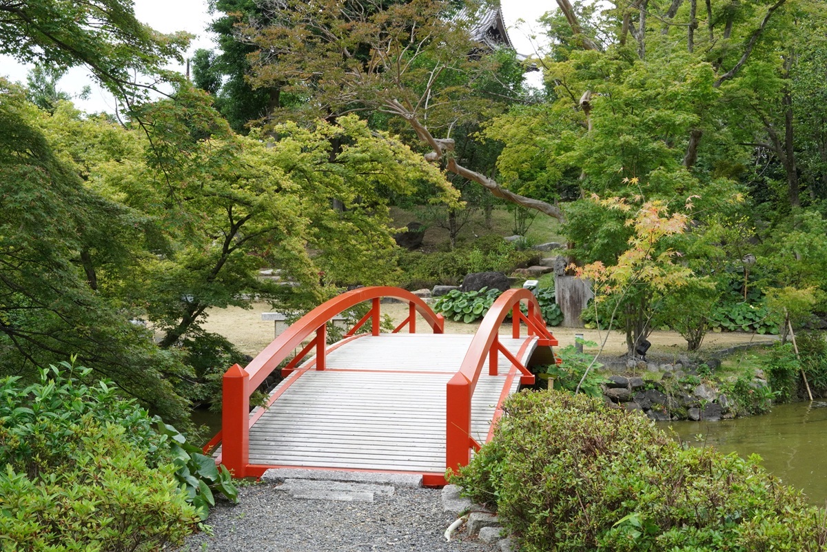 庭園の橋
