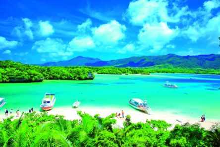 【石垣島】世界が認めた絶景、川平湾へ！ 体験スポット＆おすすめグルメを紹介