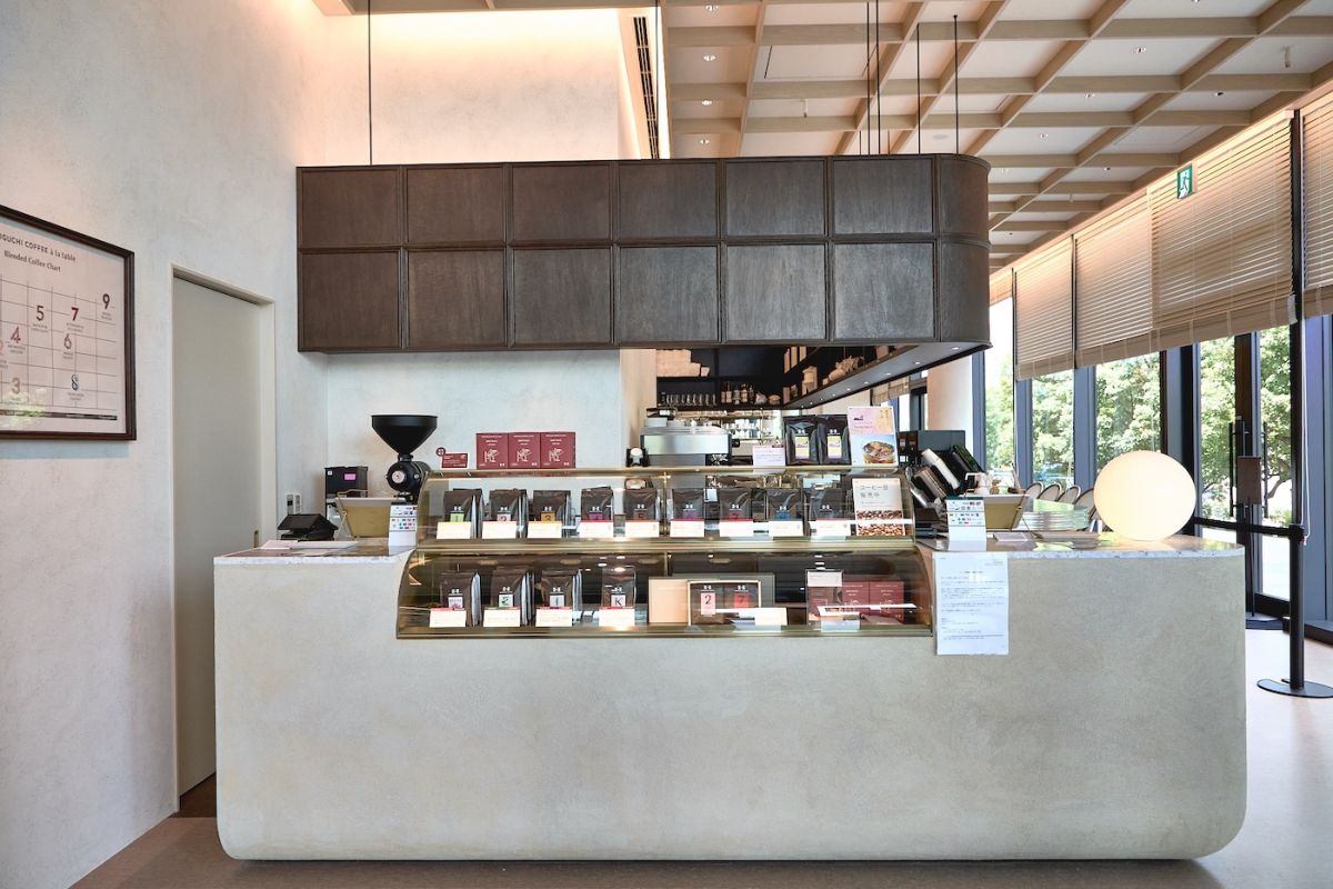 HORIGUCHI COFFEE a la table 内観