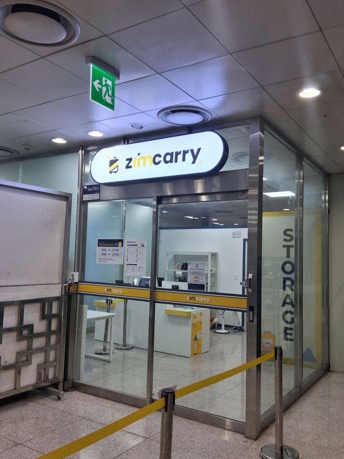 仁川国際空港の空港鉄道改札近くに店舗がある