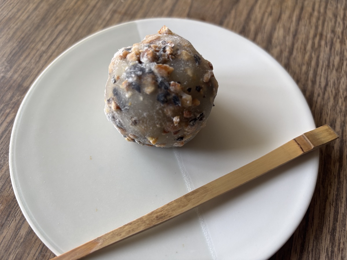 「黒豆もち」300円