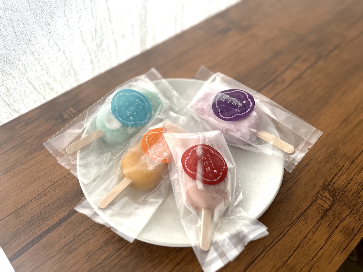 「わらびば〜」（いちごみるく、ブルーベリーヨーグルト、ラムネ、マンゴーオレンジ）各350円