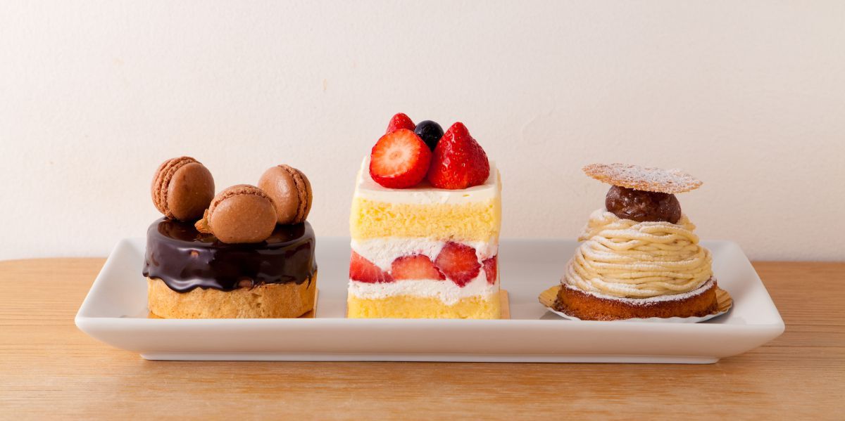 「ケーキ各種」780円〜