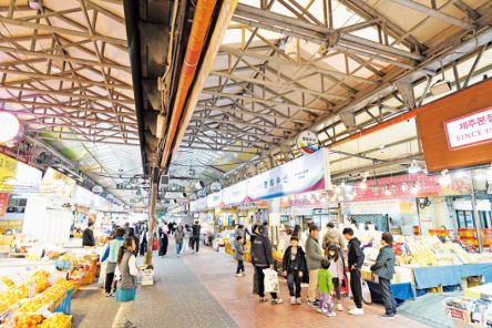 【韓国】歩くだけでも楽しい！チェジュ島の名物市場「東門市場」でおみやげ探し
