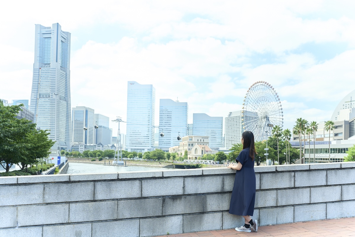 　「万国橋」から望む、みなとみらいの街並み
