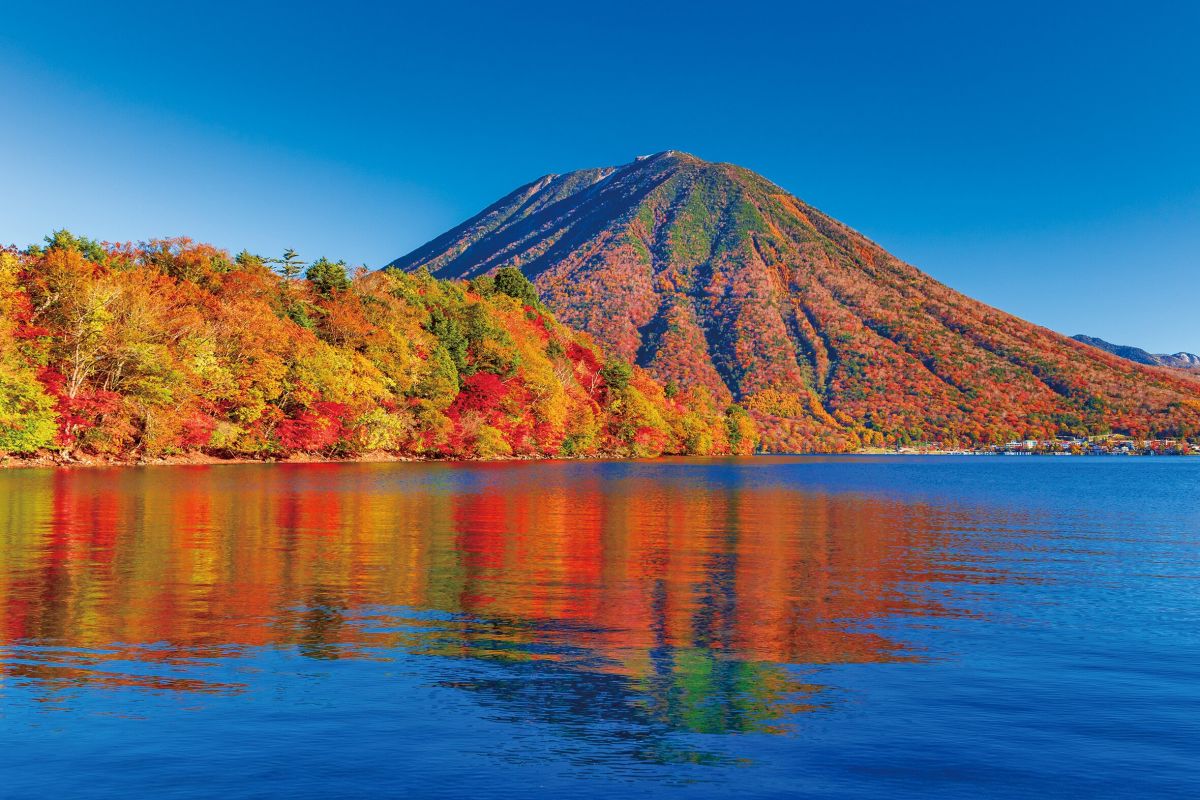 中禅寺湖の紅葉