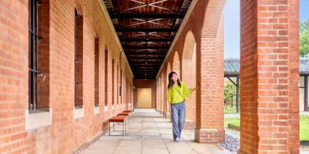 旧奈良監獄がミュージアム＆ホテルに！国指定重要文化財で楽しむ建築美、貴重な展示、非日常ステイの魅力とは？