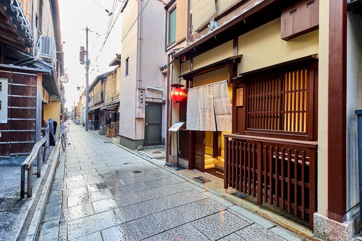 「菓子 wabiya 西花見小路店」外観